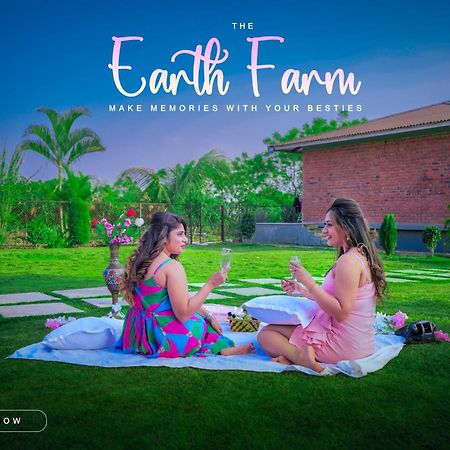 The Earth Farm Villa Nashik Exteriör bild