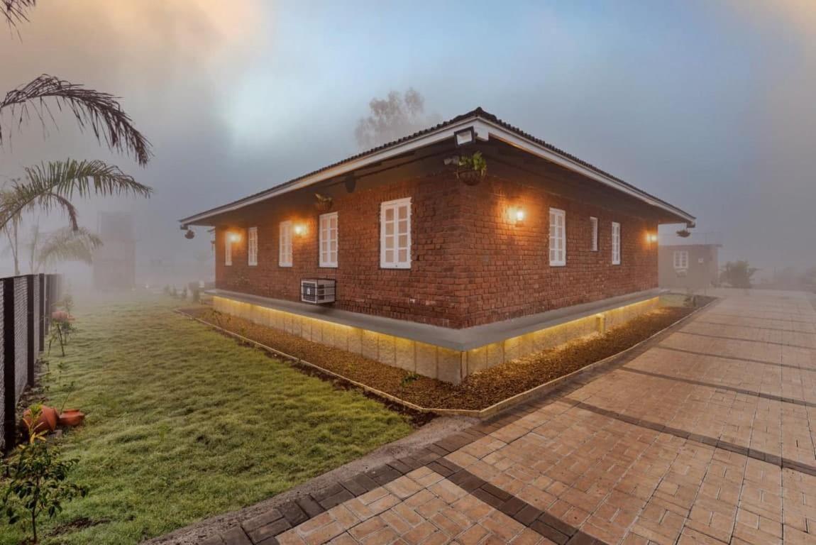 The Earth Farm Villa Nashik Exteriör bild