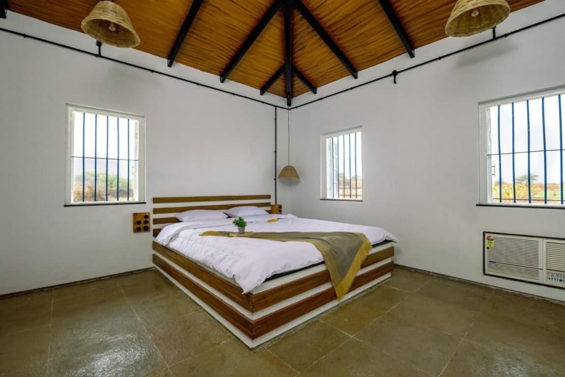 The Earth Farm Villa Nashik Exteriör bild